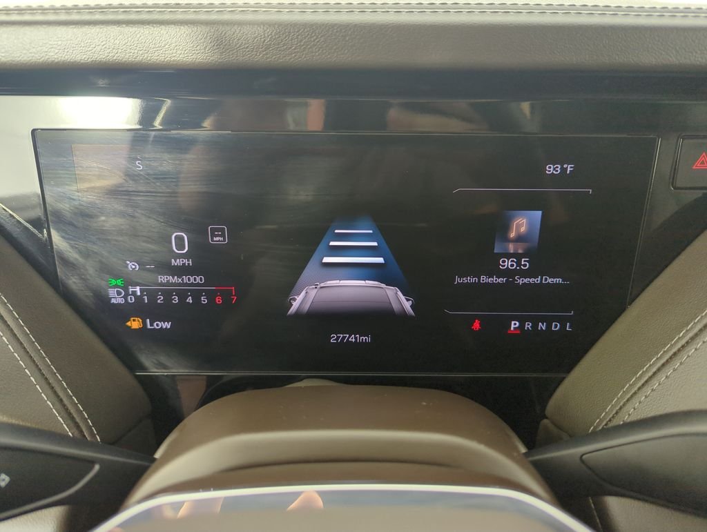 Used 2025 White GMC Elevation image 38