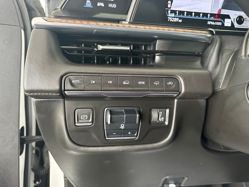 Used 2021 White Cadillac Sport Platinum image 17