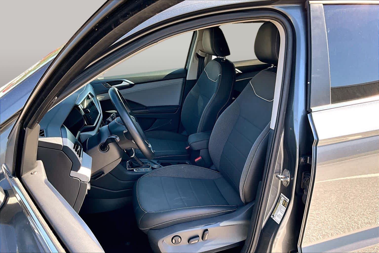 Used 2024 Platinum Gray Metallic Volkswagen SE image 8