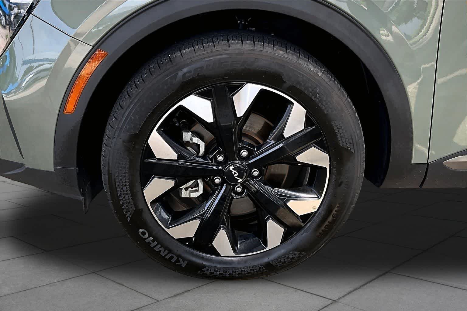 Used 2023 Jungle Green Kia X-Line image 11