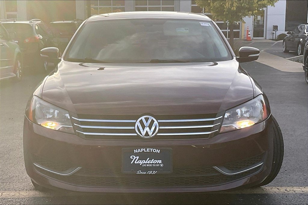 Used 2013 Red Volkswagen 2.5 SE image 2