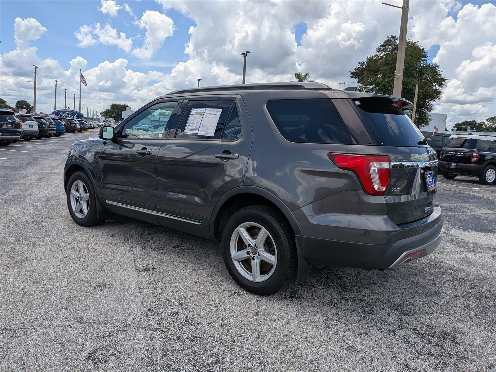 Used 2017  Ford XLT image 5
