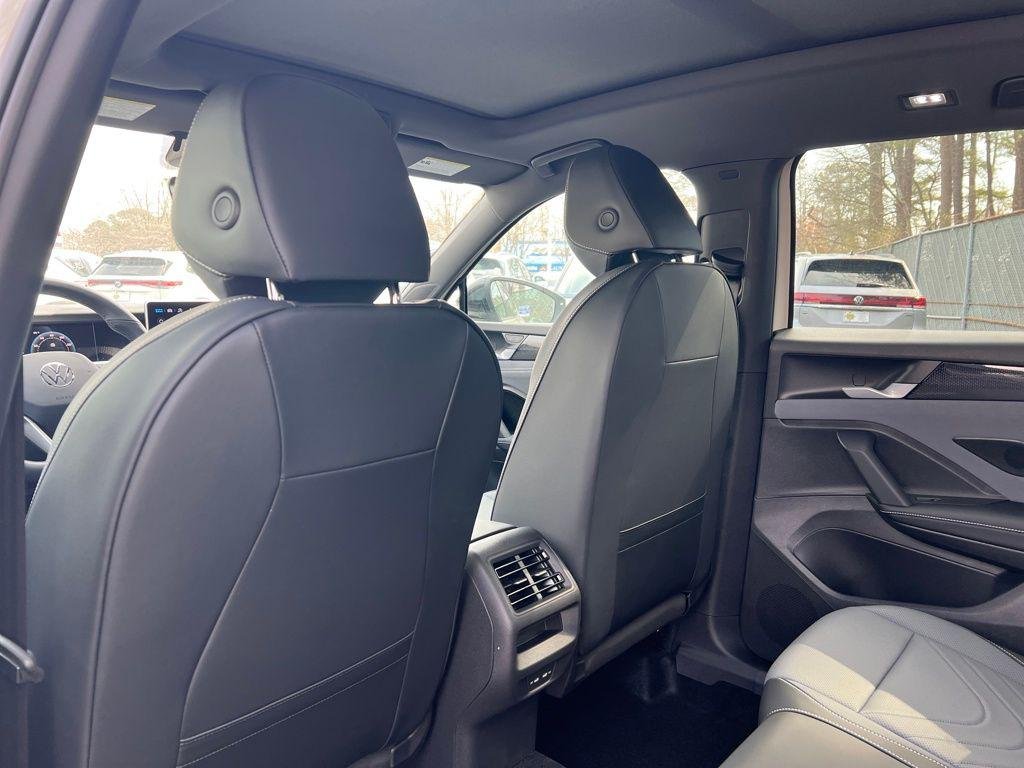 New 2026 Sandstone Volkswagen 2.0T SE R-Line Black image 25