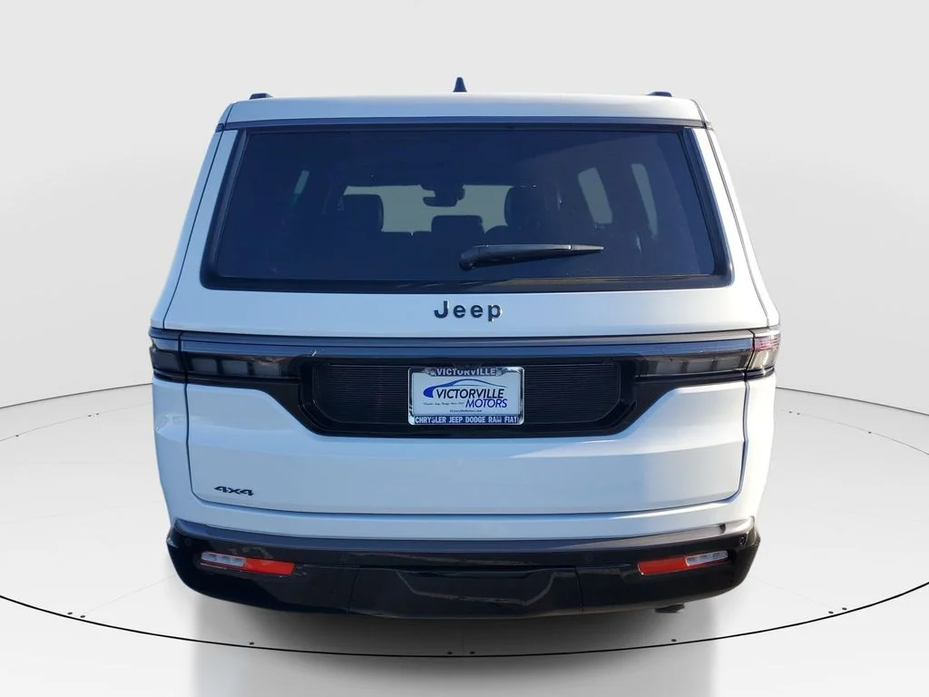 New 2026 Bright White Clear-Coat Exterior Paint Jeep Limited Altitude image 3