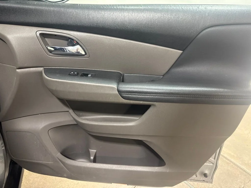 Used 2016 Lunar Silver Metallic Honda SE image 24