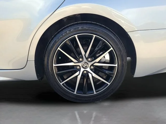 Used 2023  Toyota SE image 12