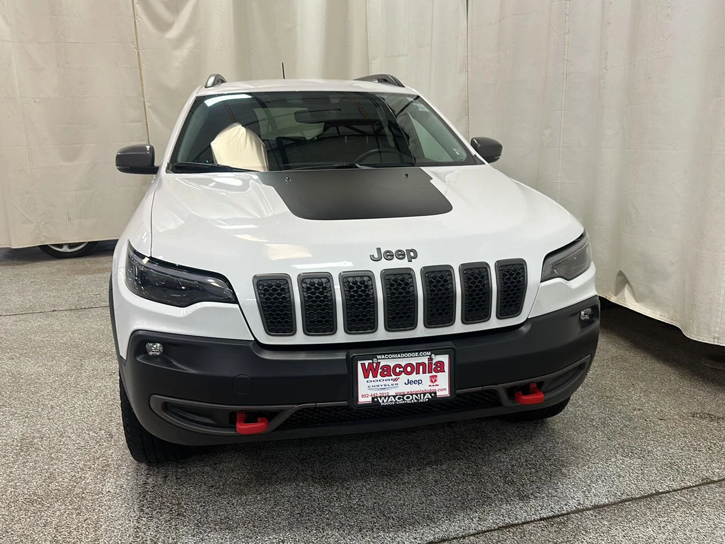 Used 2019 Bright White Clearcoat Jeep Trailhawk image 8