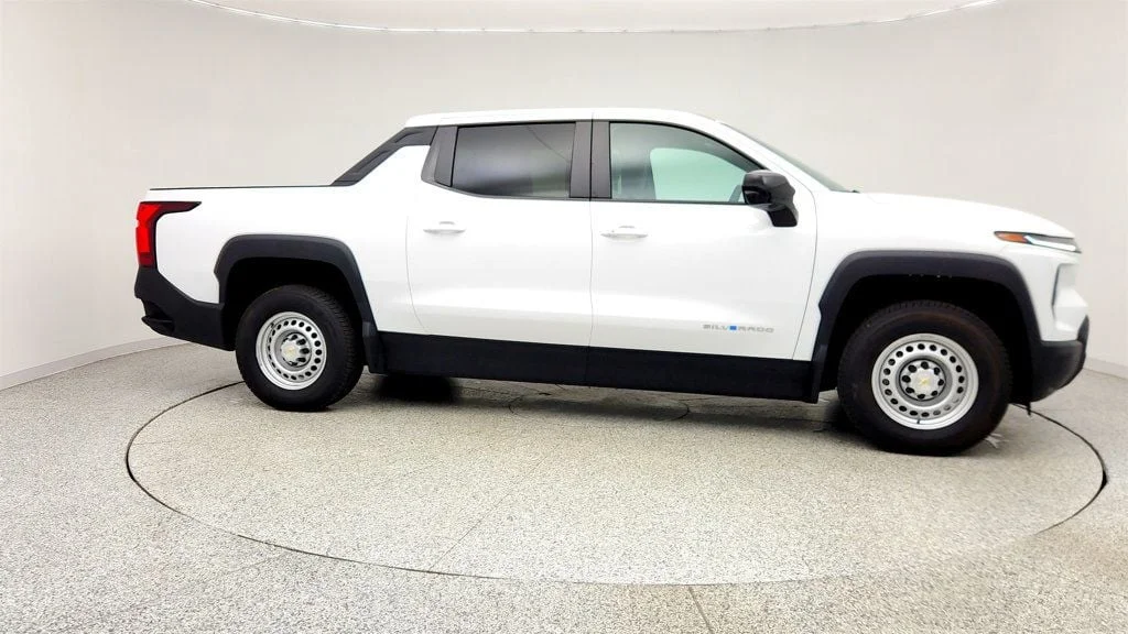 Used 2024 Summit White Chevrolet e4WD Crew Cab Work Truck w/ 1FL Fleet Pkg & Spray-On Bedliner image 4