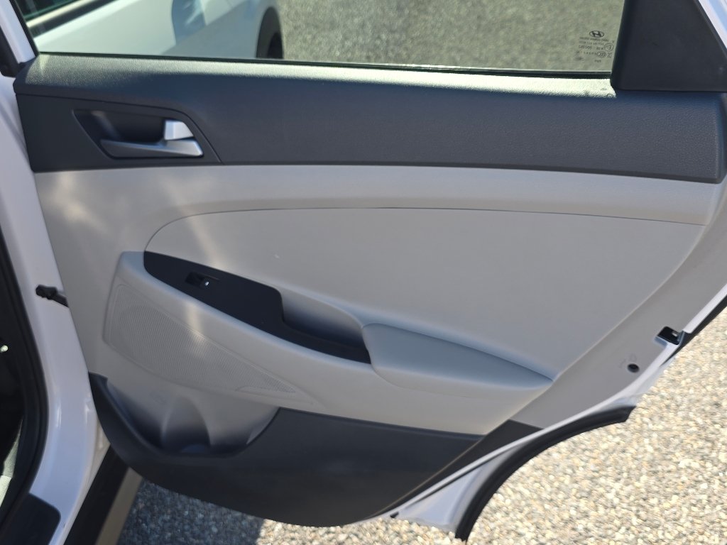 Used 2016 Dazzling White Hyundai SE image 23