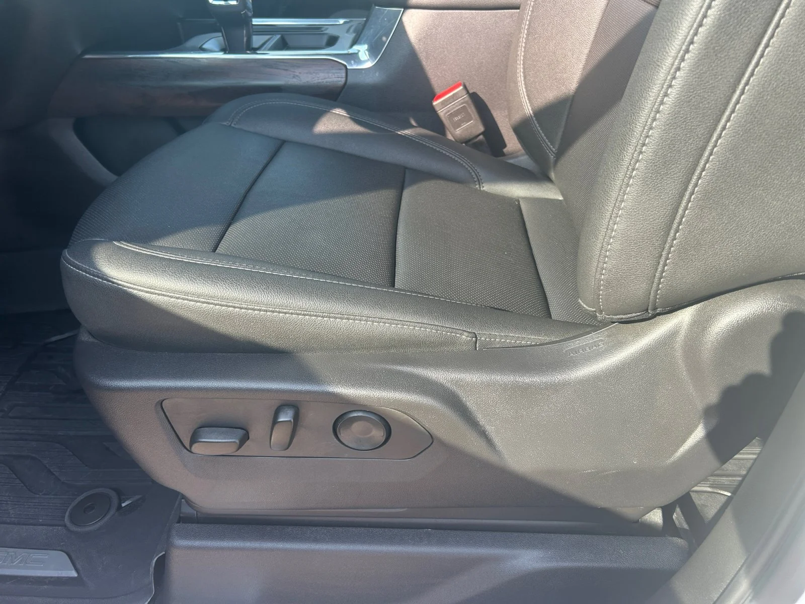 Used 2024 White GMC SLT Crew Cab 6.2L Leather Sunroof 4x4 image 15