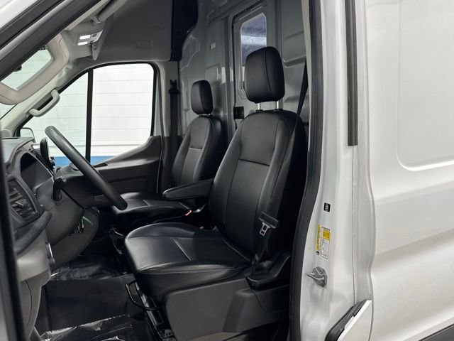 Used 2025 Oxford White Ford Base image 22