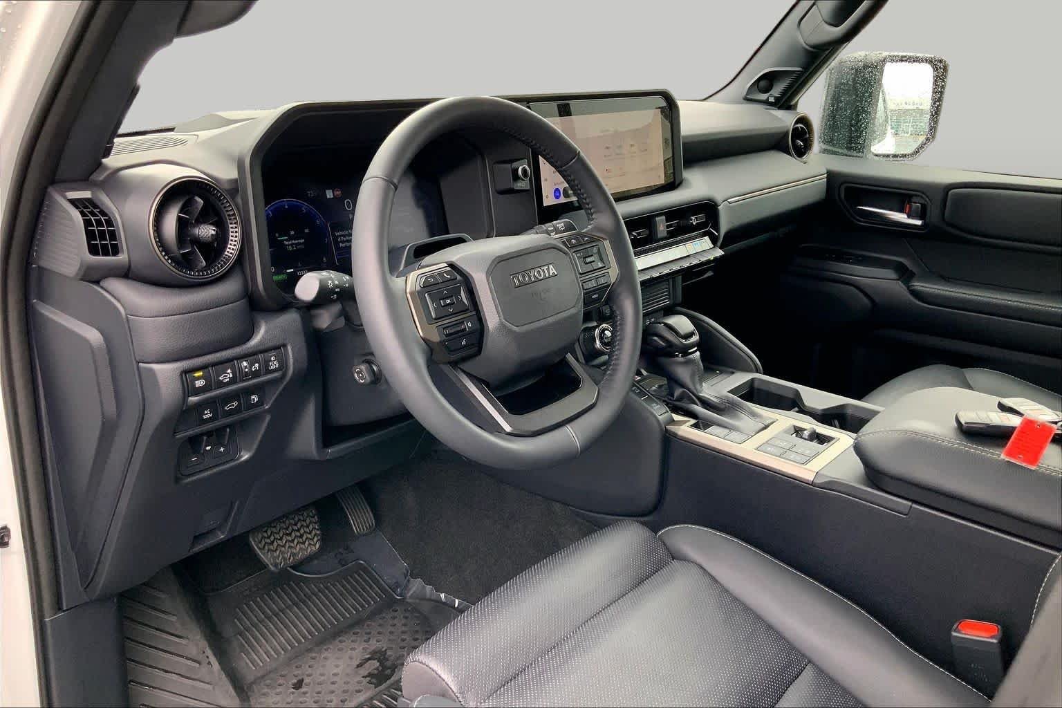Used 2025 Ice Toyota  image 17