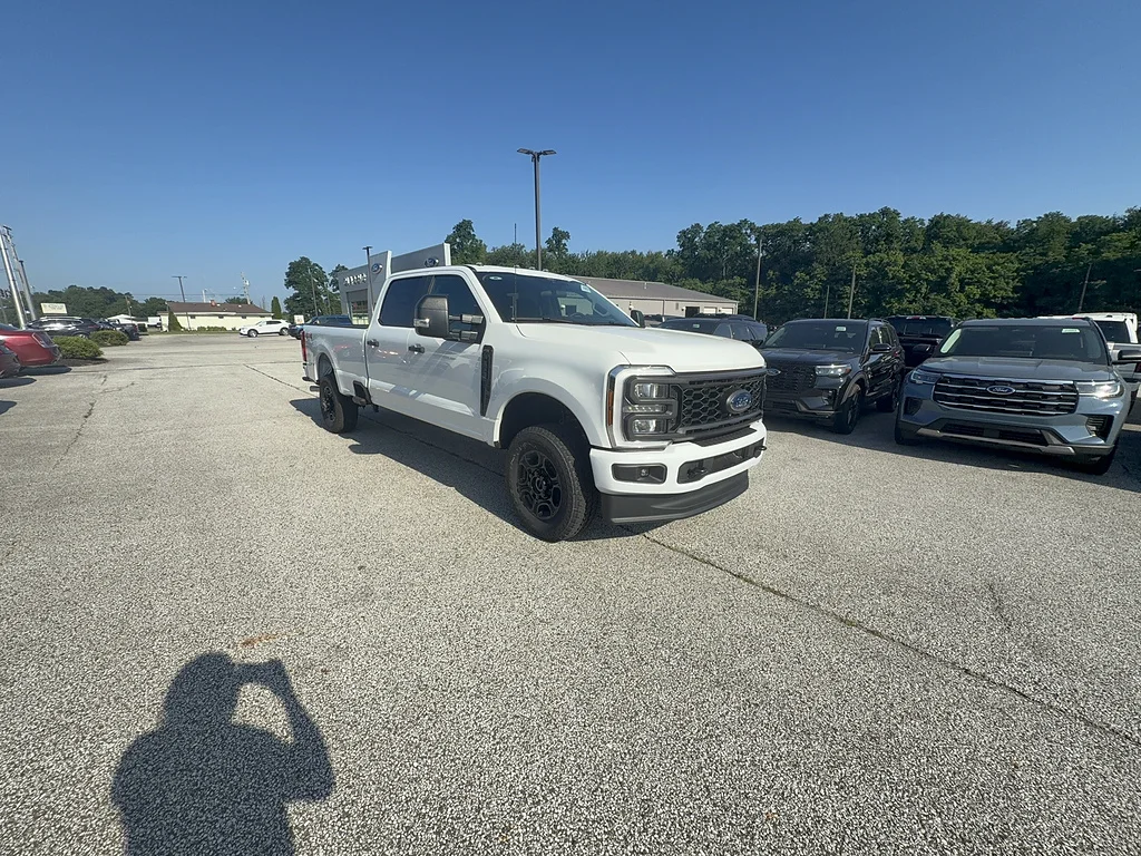 New 2026 Oxford White Ford XL image 8