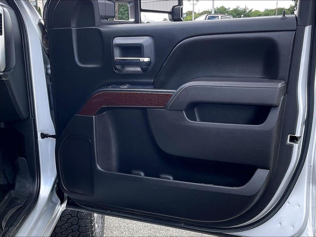 Used 2017 Silver GMC SLE image 12
