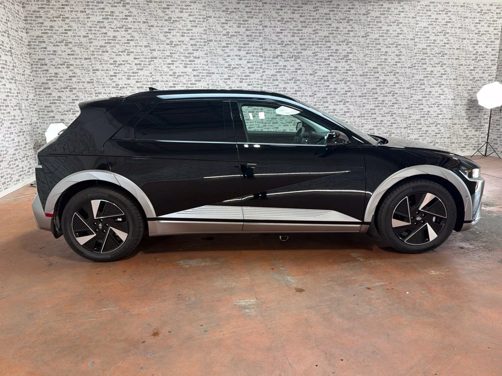 New 2027 Abyss Black Hyundai Limited image 8