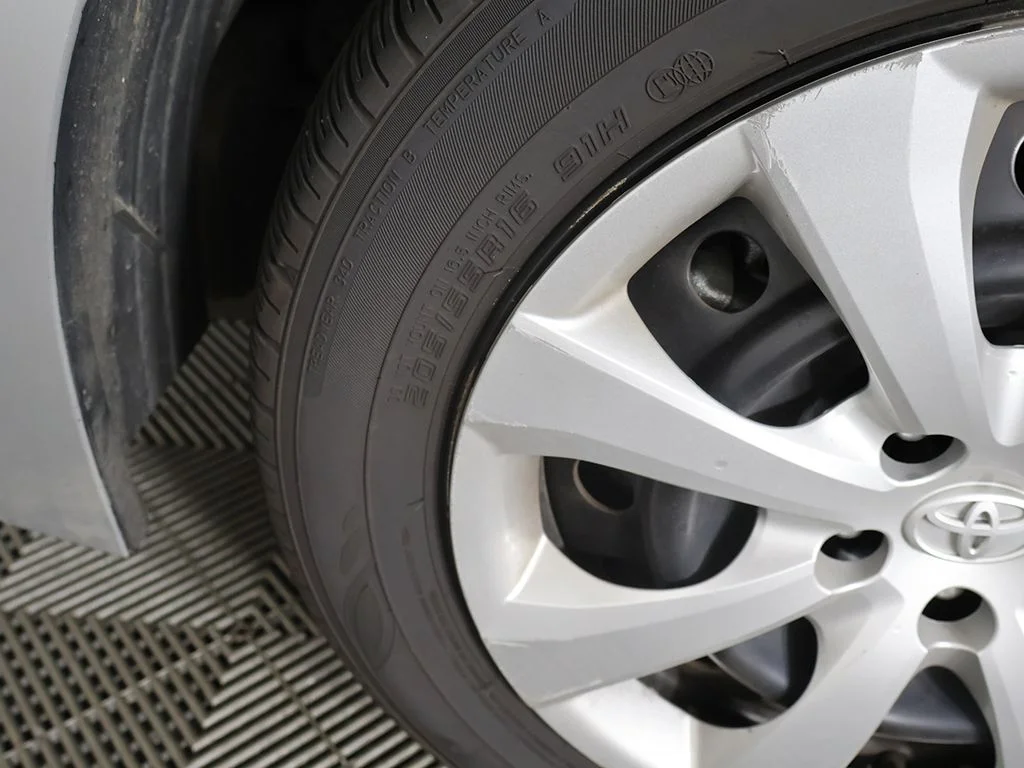 Used 2025 Silver Toyota LE image 17