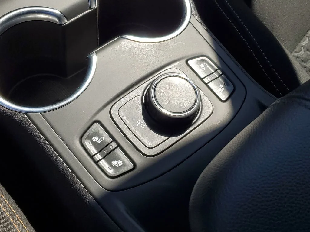 Used 2018 Ebony Twilight Metallic GMC SLE image 18