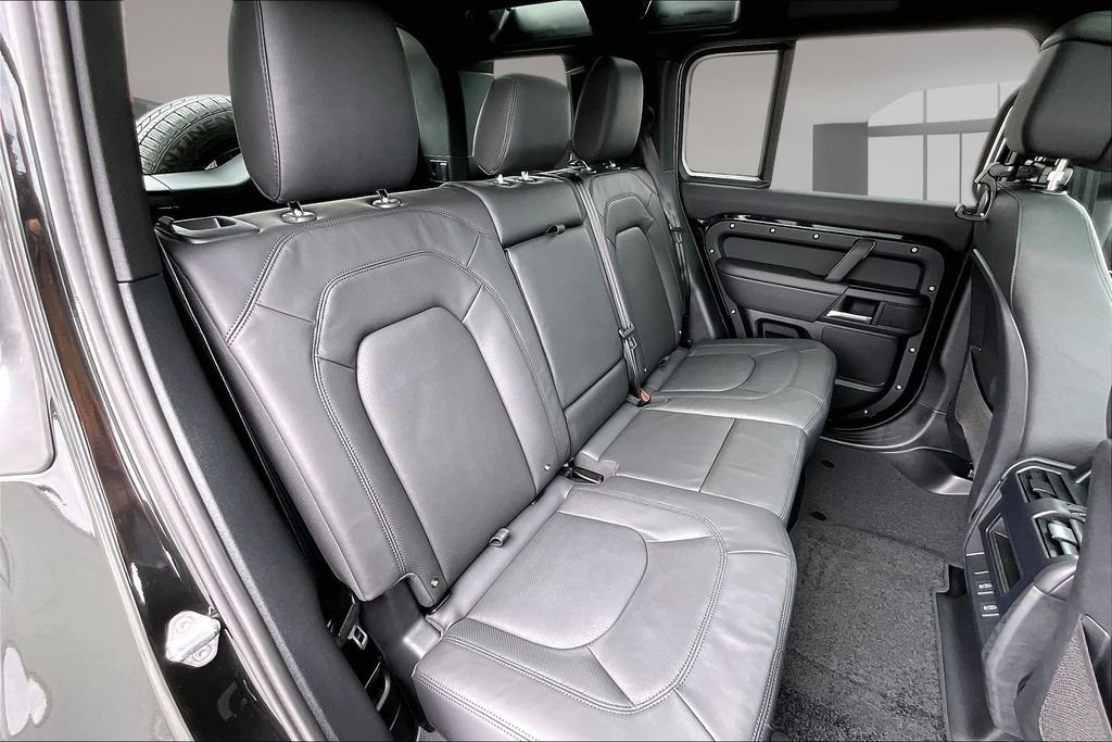 New 2026 Black Land Rover X-Dynamic SE image 10