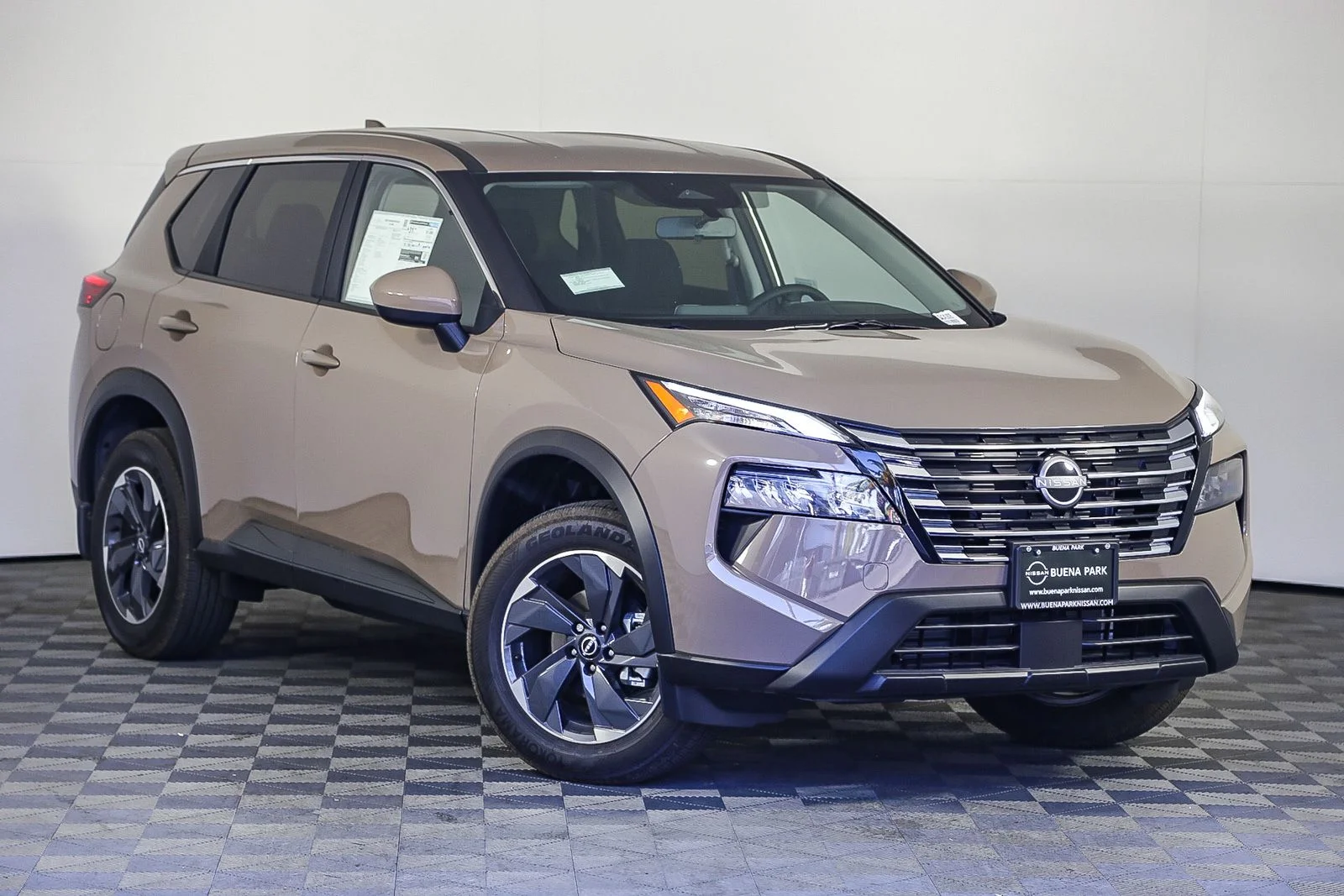 2025 Nissan Rogue SV AWD's photo