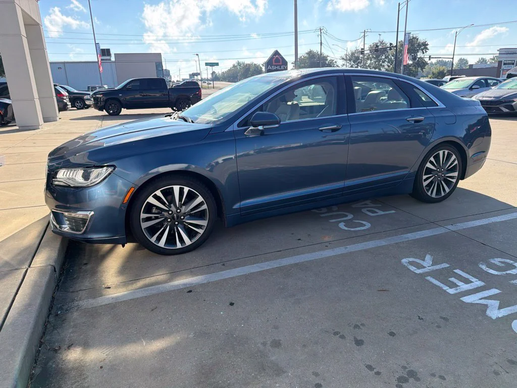 Used 2019 Blue Lincoln Reserve image 6