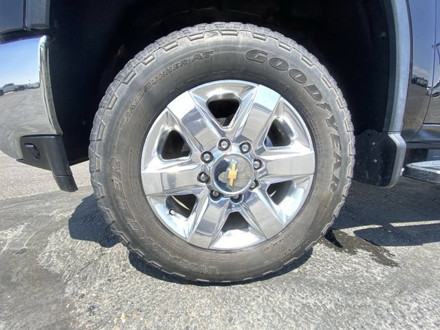 Used 2022 MOSAIC BLACK METALLIC Chevrolet LTZ image 10