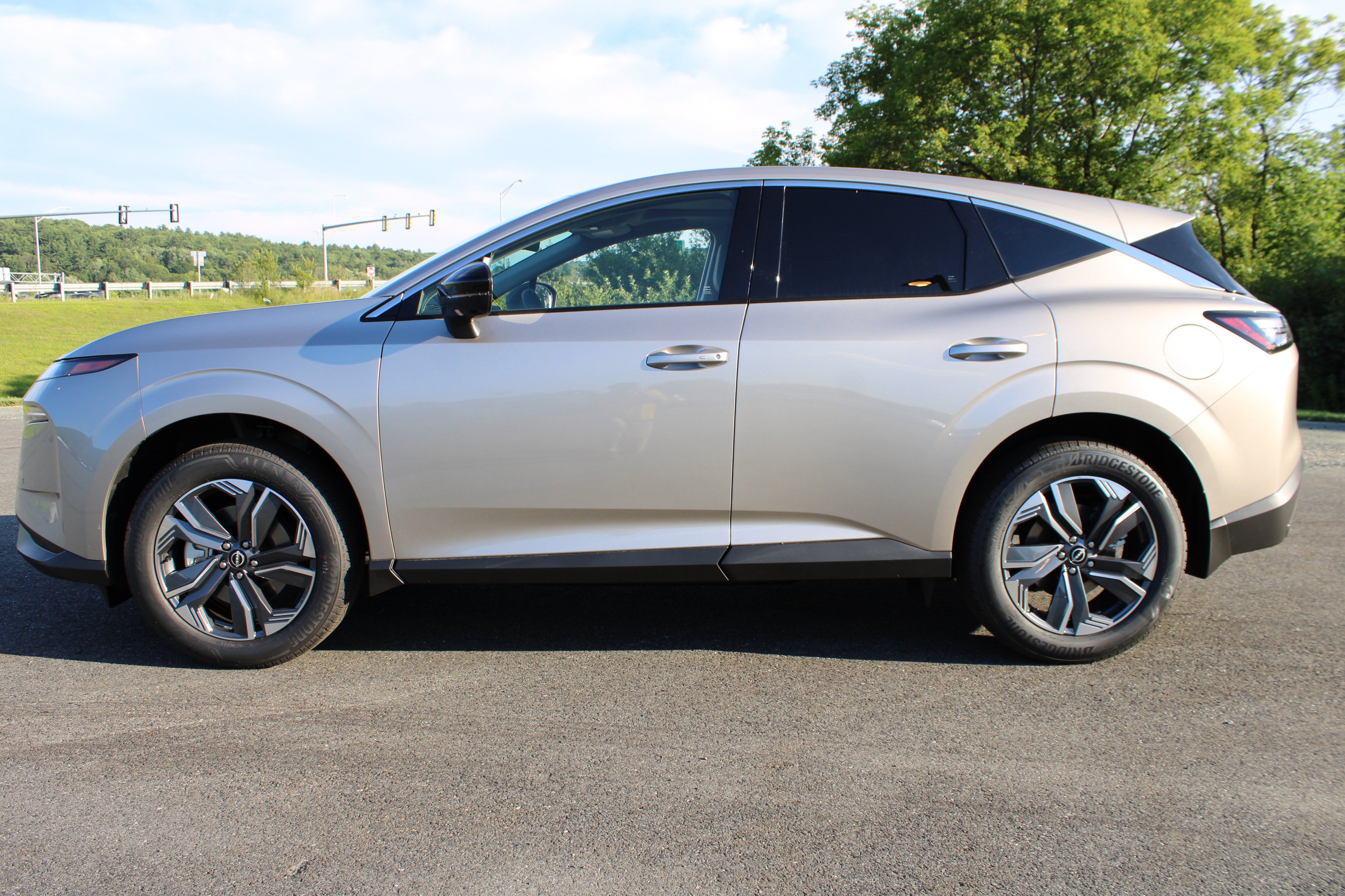 New 2026 Champagne Silver Metallic Nissan SL image 4