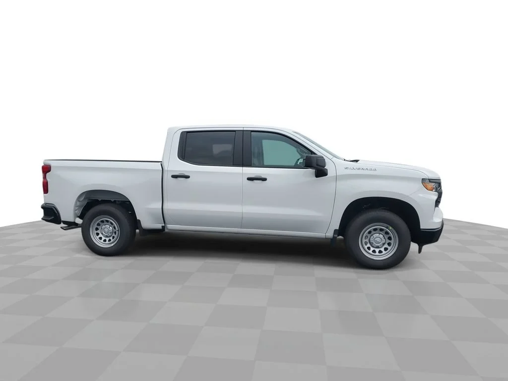 New 2026 Summit White Chevrolet WT image 9