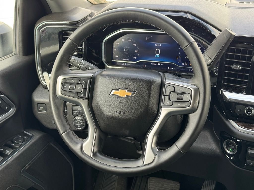 Used 2025 White Chevrolet LT image 27