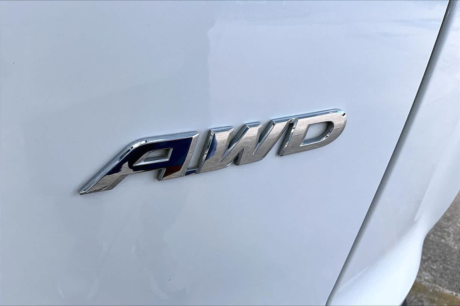 Certified Used 2022 Platinum White Pearl Honda AWD EX image 10