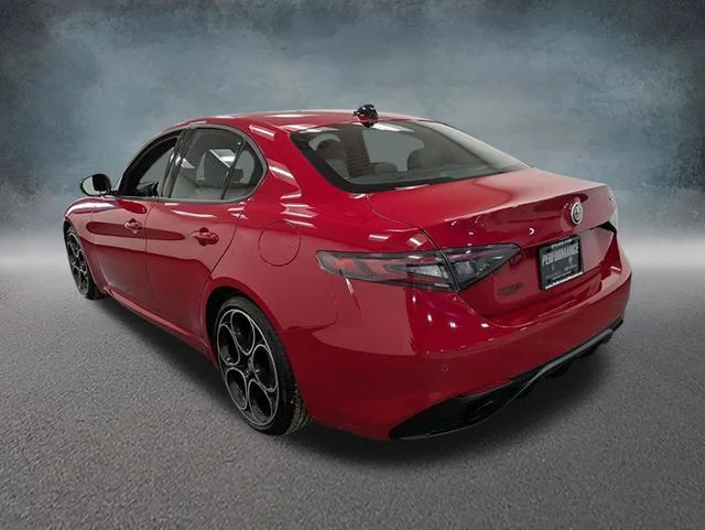 Used 2025  Alfa Romeo  image 6