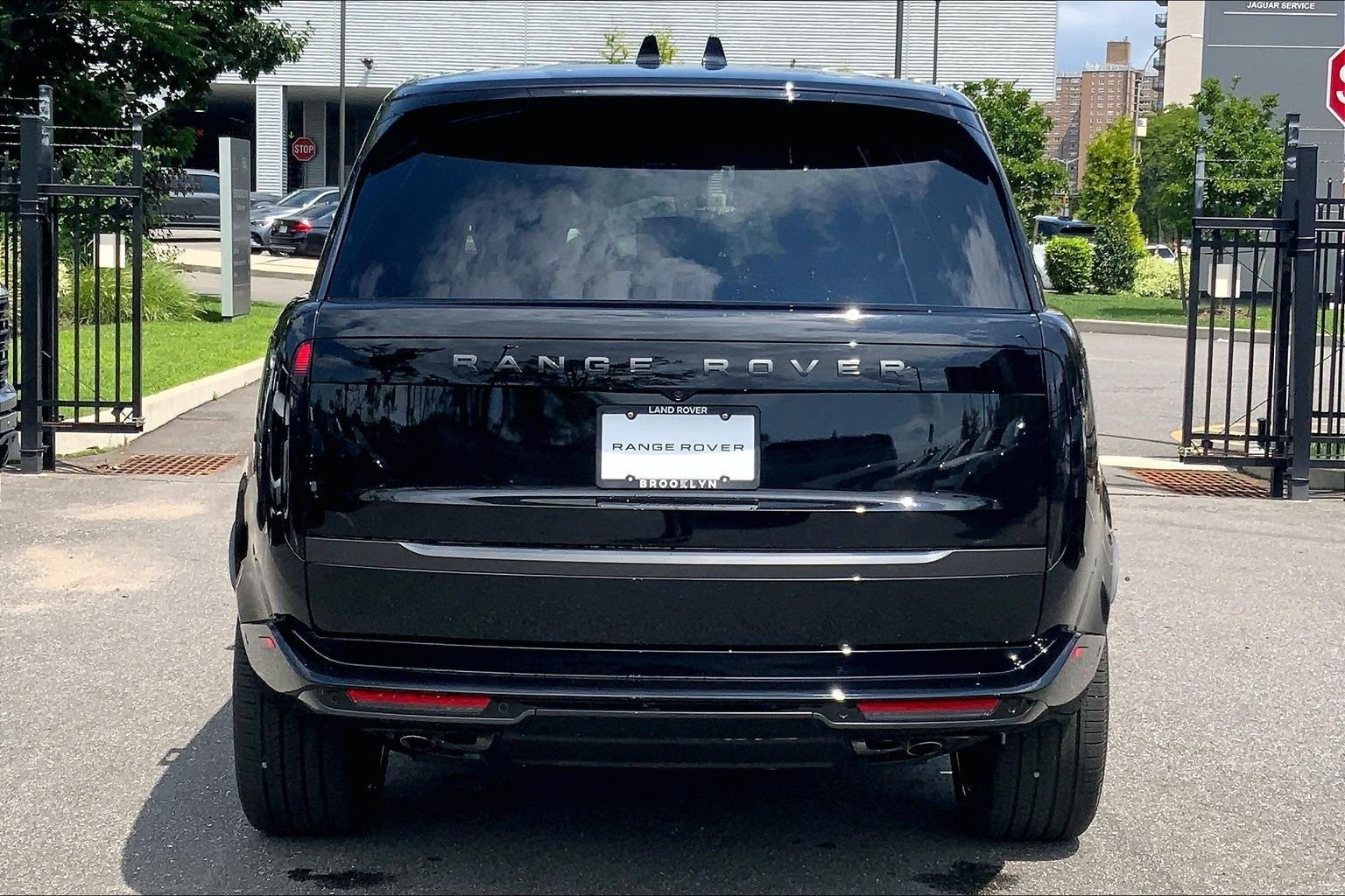 New 2026 Santorini Black Land Rover SE LWB 7-Seats / V8 image 4