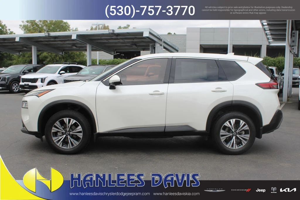 Used 2021 White Nissan SV image 2