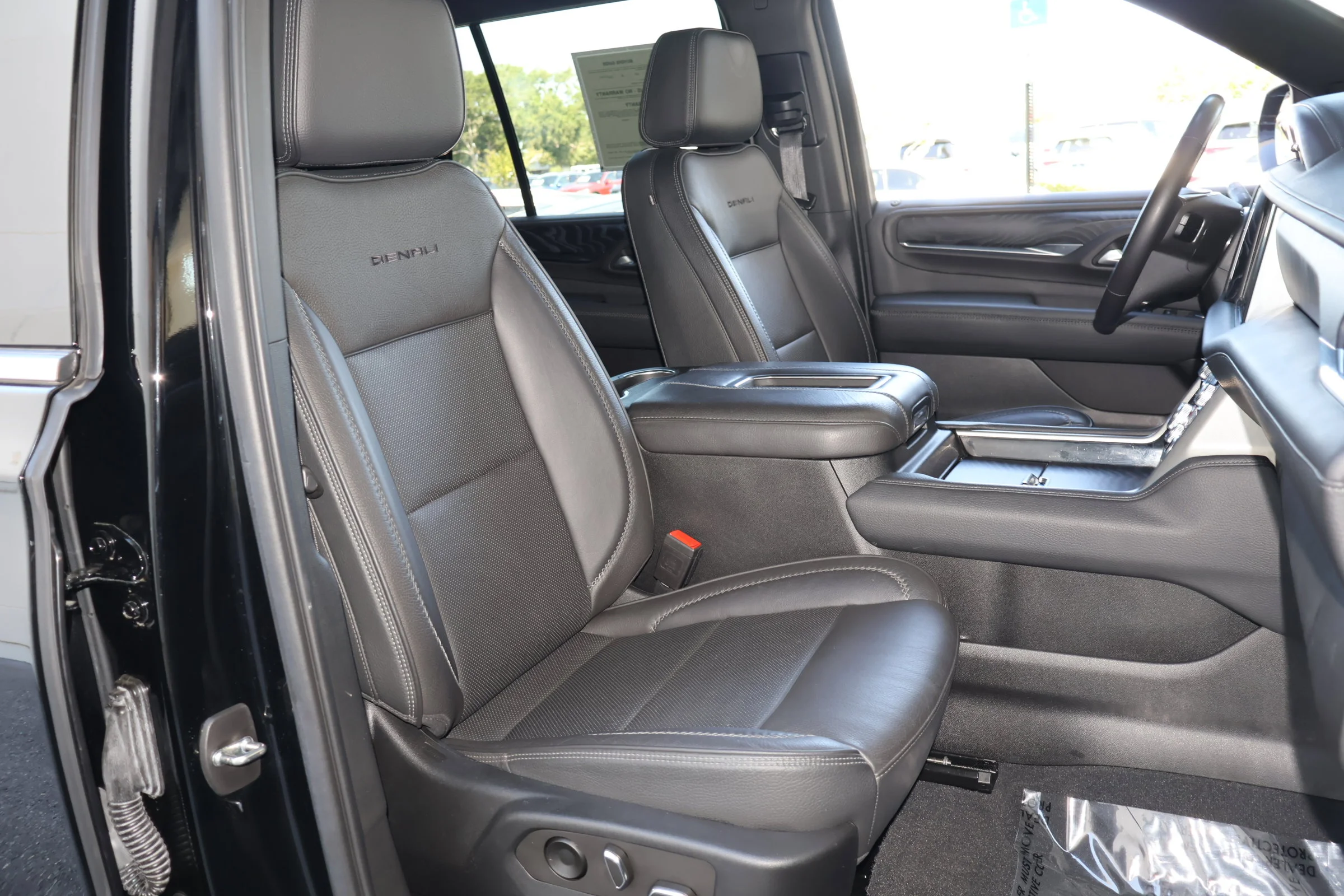 Used 2022 Onyx Black GMC Denali image 25