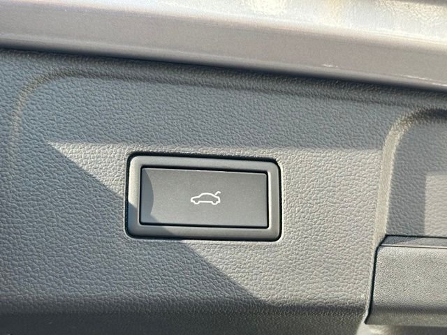 New 2026 Silver Mist Metallic Volkswagen 2.0T SE w/Technology image 20