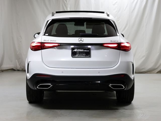 New 2026 MANUFAKTUR Moonlight White Metallic Mercedes-Benz GLC 300 image 7