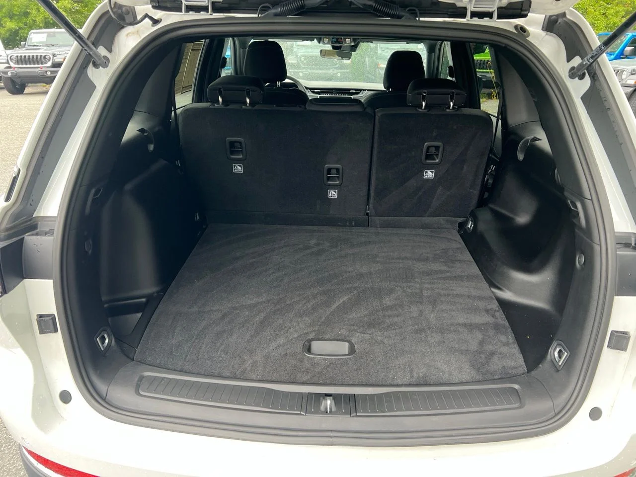 Used 2025 White Jeep Laredo X image 14
