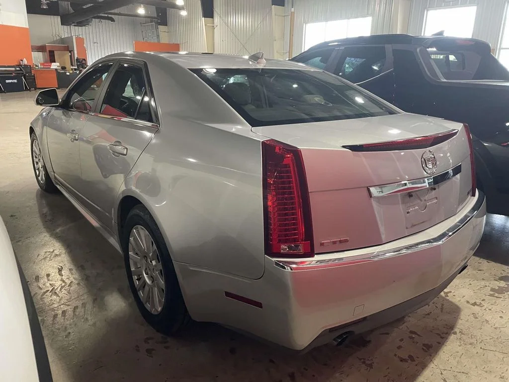 Used 2010 Silver Cadillac Luxury image 4