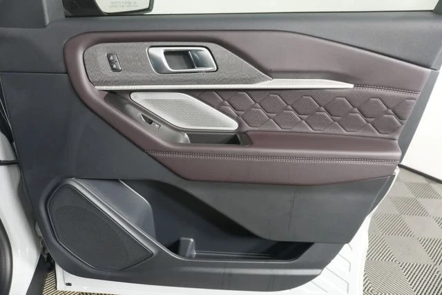 New 2027 Avalanche Gray Ford Platinum™ image 34