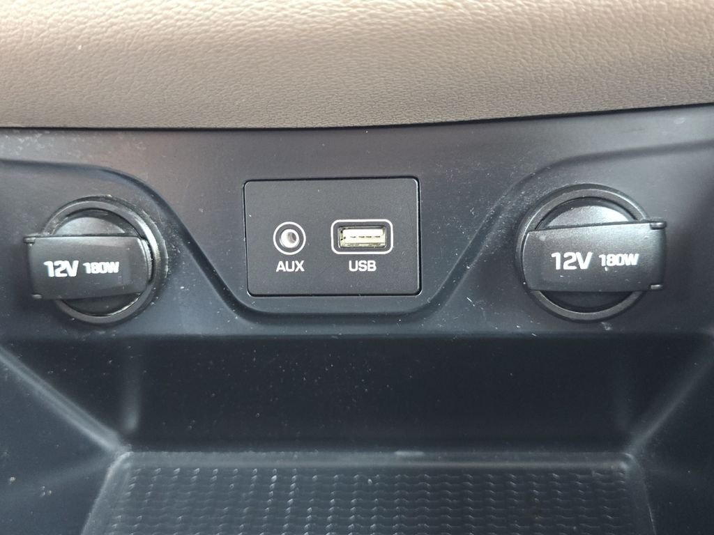 Used 2018 White Hyundai SE image 29