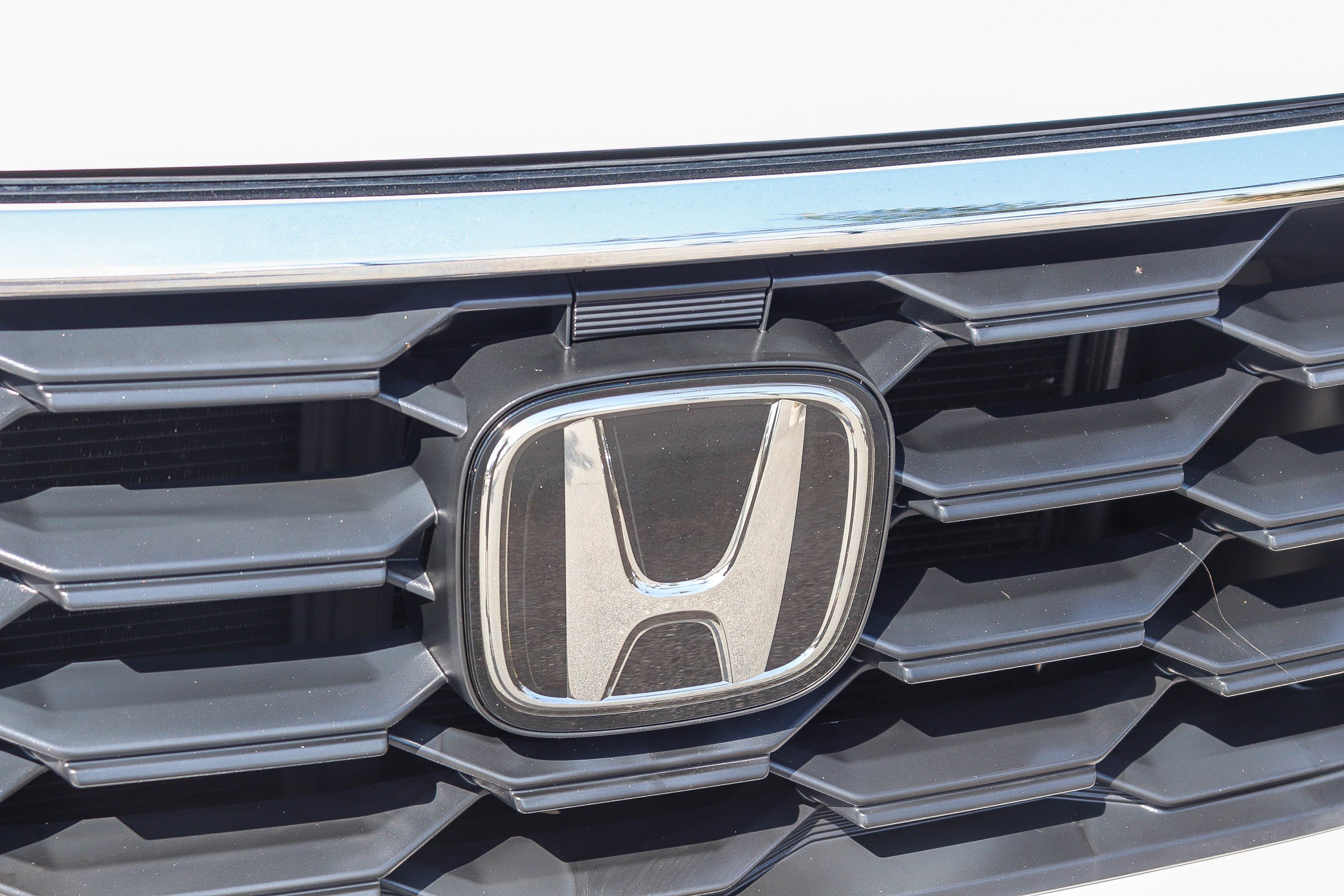 Certified Used 2023 Platinum White Pearl Honda EX-L 7 Passenger image 4