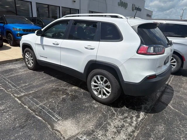 Used 2020 White Jeep Latitude image 5