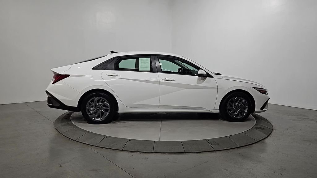 Certified Used 2025 White Hyundai Blue image 7