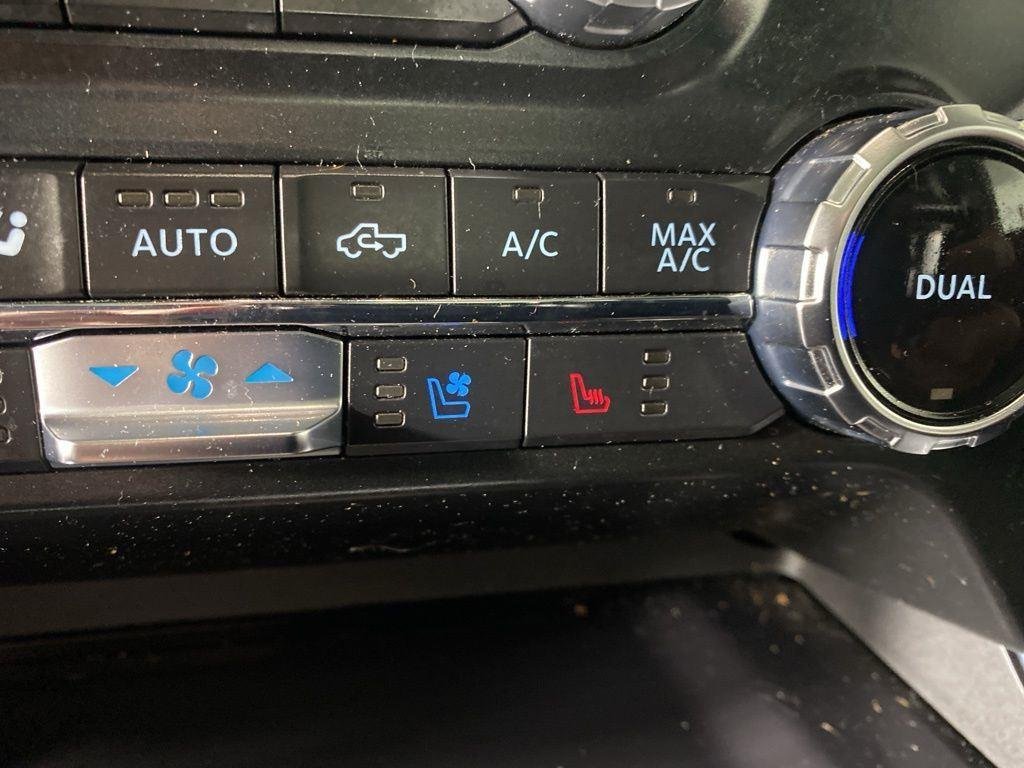 Used 2022 Agate Black Ford LARIAT image 23