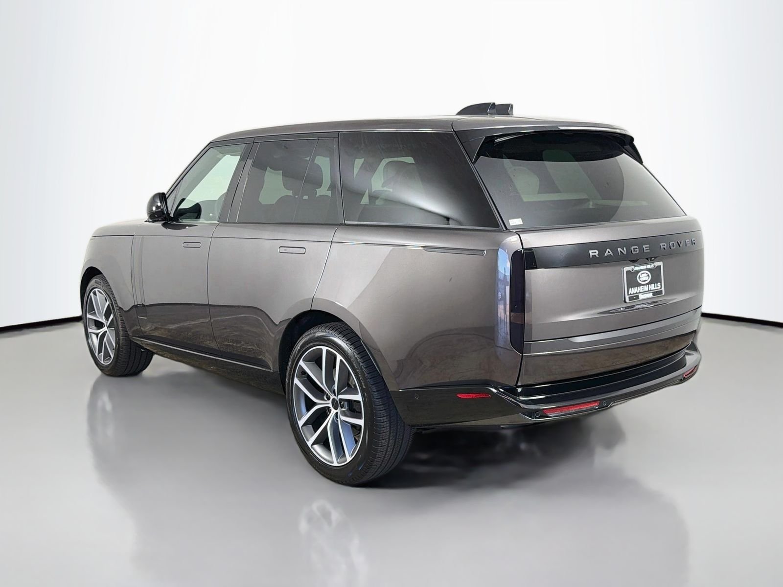New 2026 Charente Grey LAND ROVER SE image 3