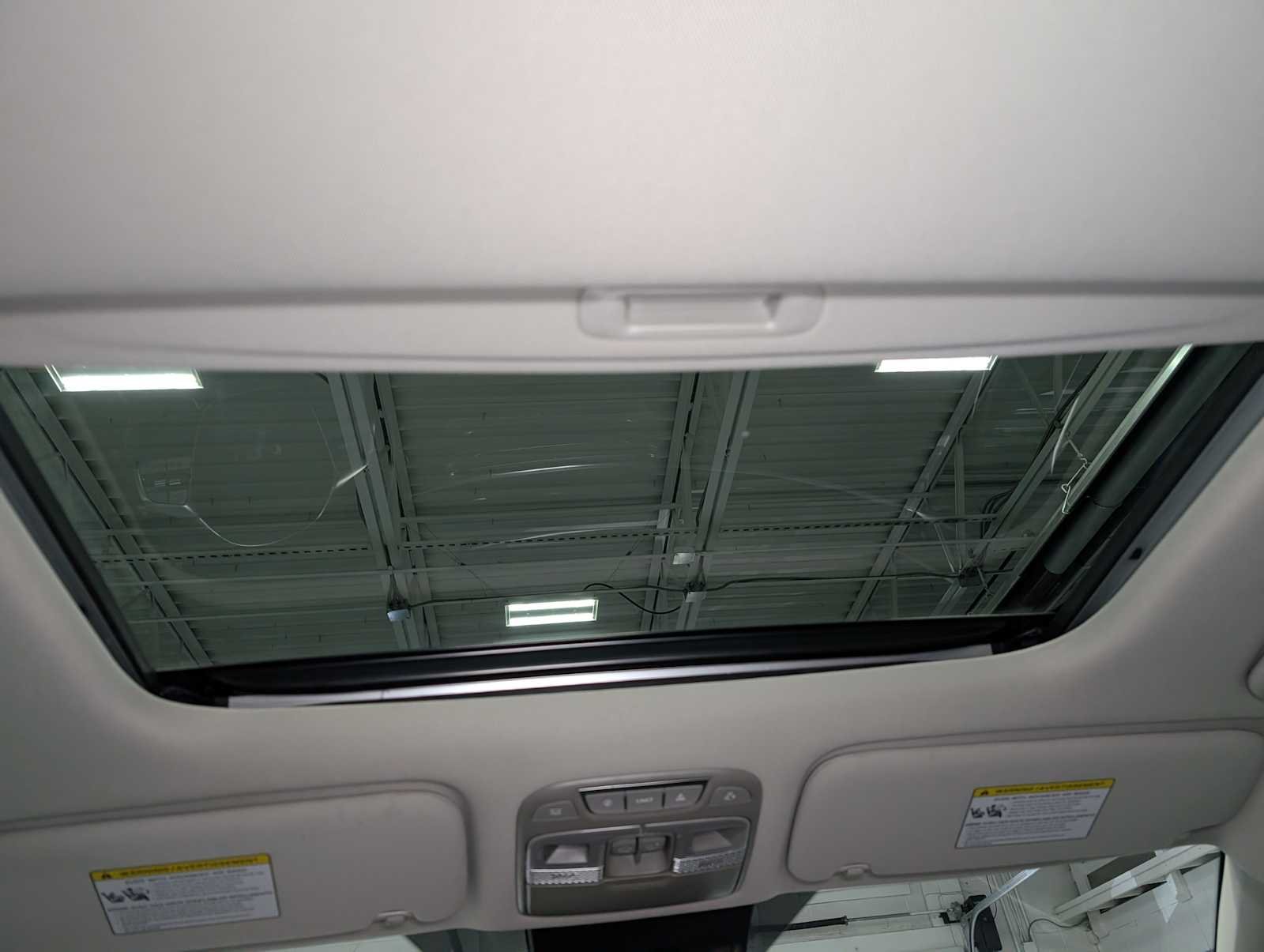 Used 2022 GLAC WHITE Kia SX image 17