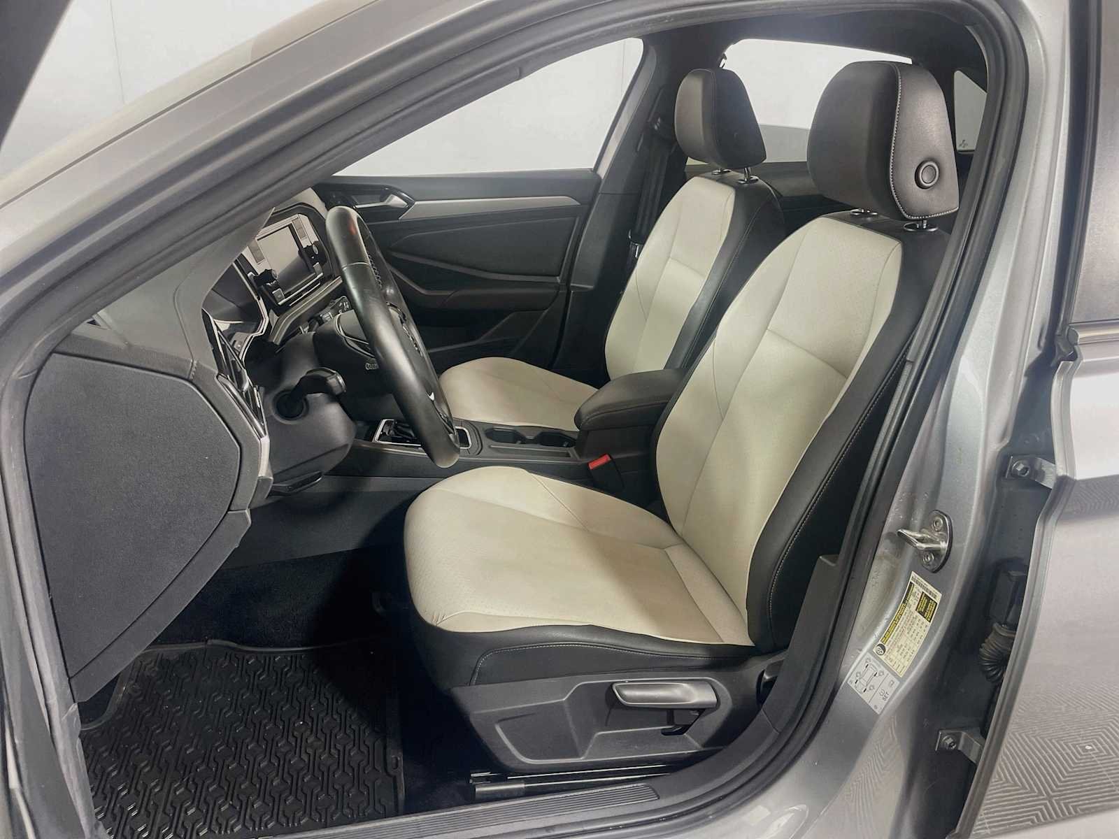 Used 2020 Pyrite Silver Metallic Volkswagen R-Line image 18