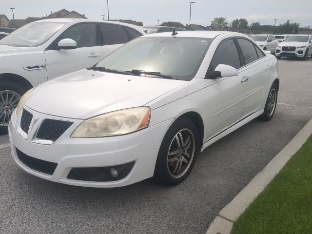 Used 2010 Summit White Pontiac Base image 1