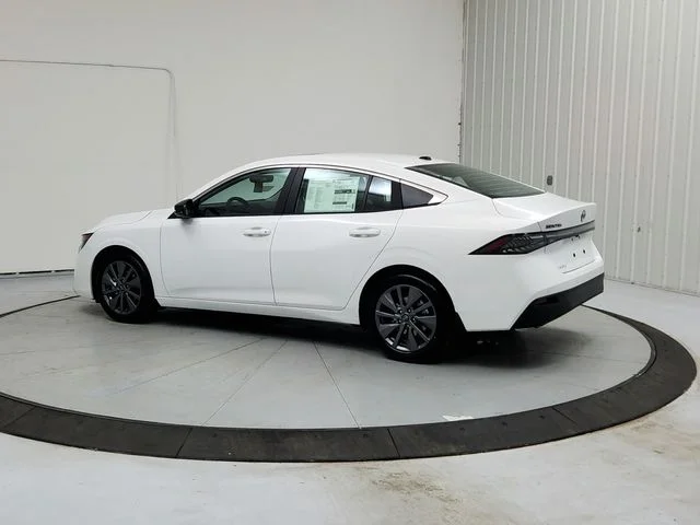 New 2026 White Nissan SL image 5