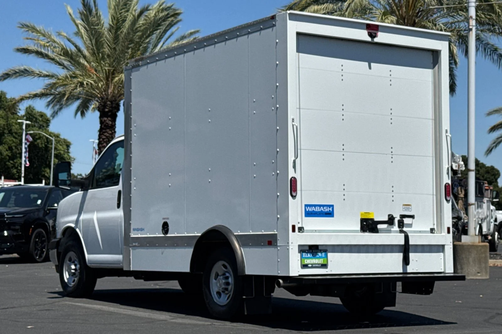 2025 Chevrolet Express Cutaway 3500 1WT view 5