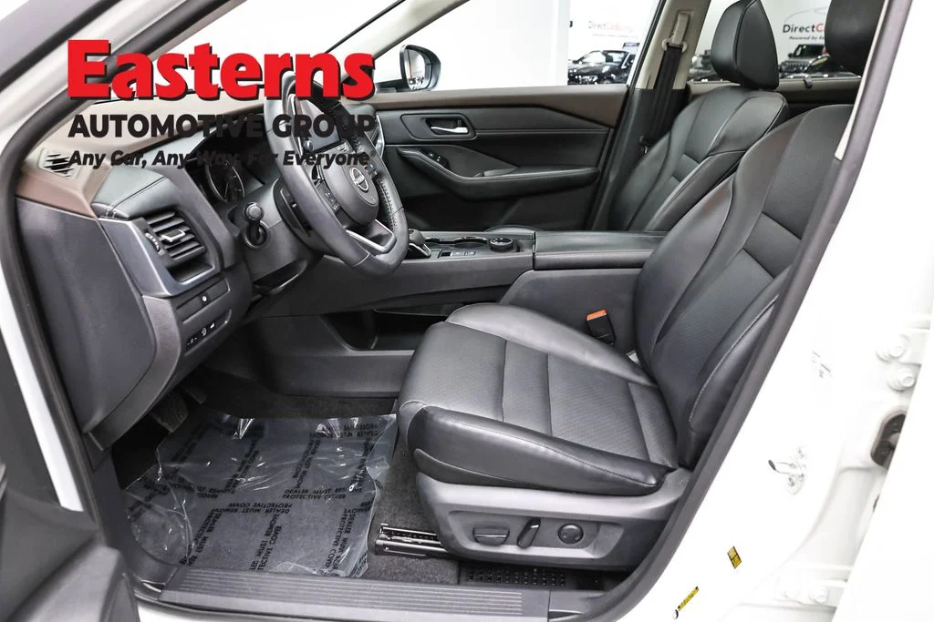 Used 2023 White Nissan SV image 14